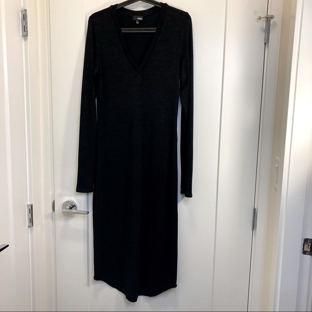 WILFRED FREE ARITZIA Sz L Long Sleeve V-Neck Scallop Hem Long Line Dress